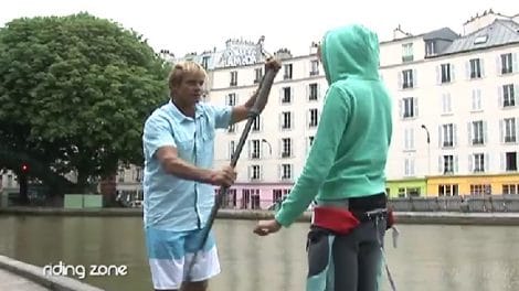 Laird Hamilton donne une leçon de Stand Up Paddle sur le canal Saint Martin !