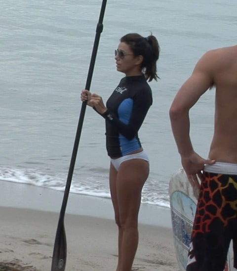 Eva Longoria fait du Stand Up Paddle en bikini