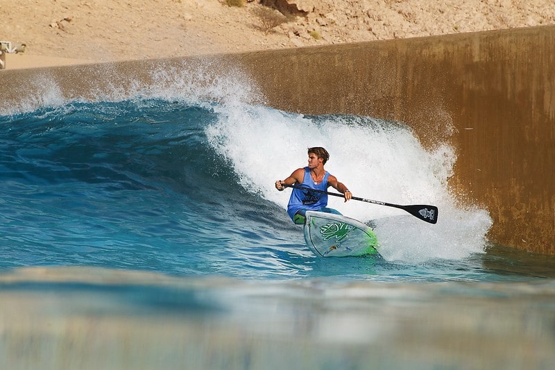 Surfer une vague artificielle en plein désert : Abu Dhabi All Stars