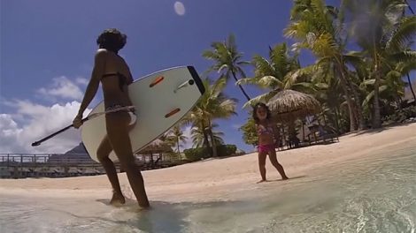 Kiara Goold, 3 ans et rideuse en stand up paddle?
