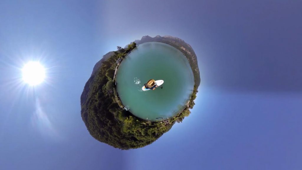 Incroyable vidéo immersive à 360° de stand up paddle