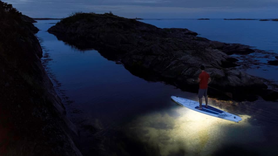 Glowtube de Navisafe, l'accessoire pour le stand up paddle de nuit