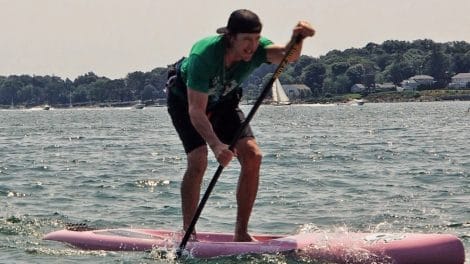 Ramer efficacement face au vent en stand up paddle