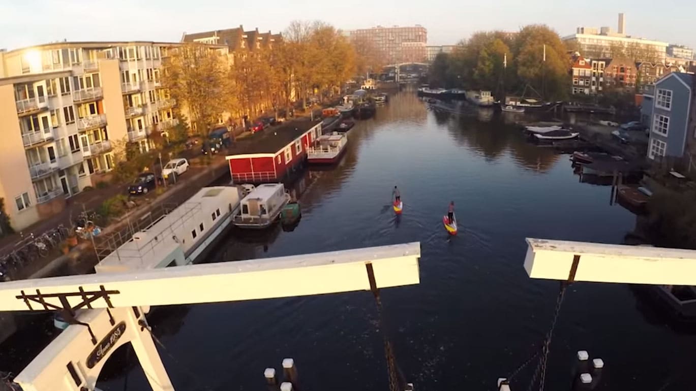 Sroka stand up paddle boarding à Amsterdam