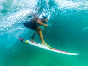 Dimitri Georges découvre les vagues australiennes en stand up paddle