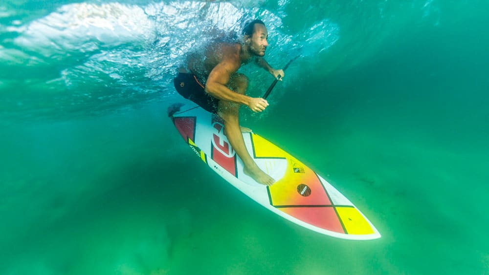 Dimitri Georges découvre les vagues australiennes en stand up paddle