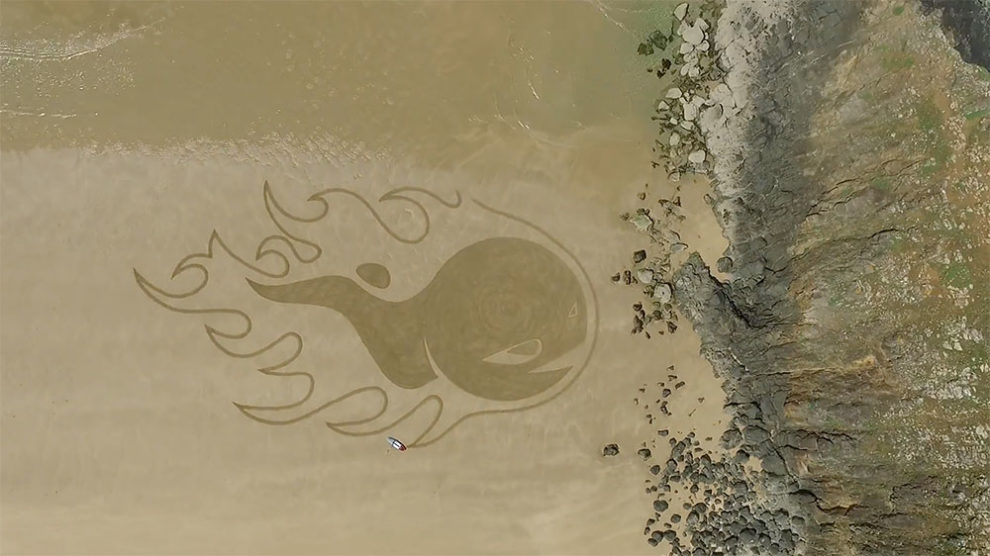 Sand art de Mat Lemaitre en hommage à Gong