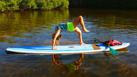 Le stand up paddle yoga, le sport phénomène de cet été 2018