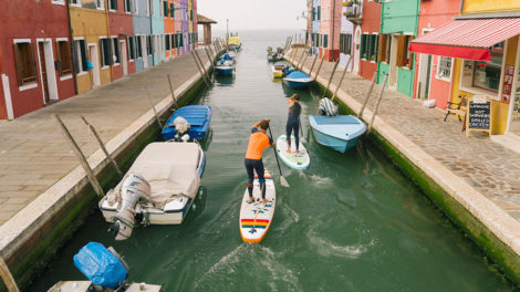 Faire du stand up paddle sur les canaux de Venise c’est possible, découvre nos conseils afin d’être prêt pour ton départ.