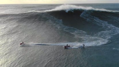 Vidéo de surf foil à Nazaré avec Laird Hamilton