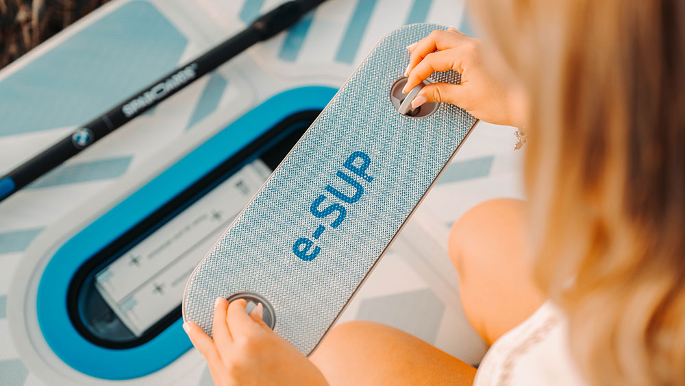 BMW x Sipaboards, le plaisir de la glisse électrique sur l’eau