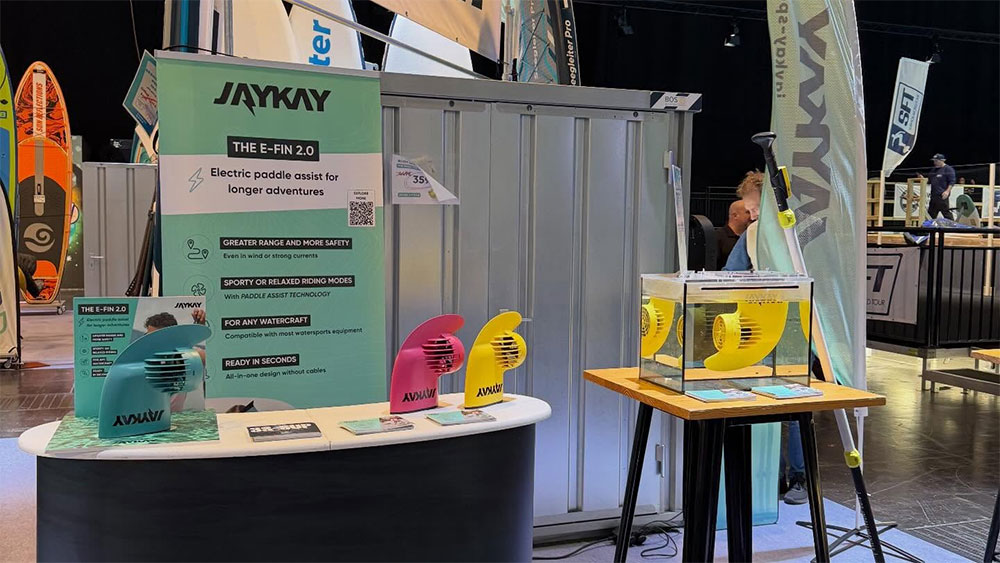 JAYKAY présente son aileron avec moteur pour paddle