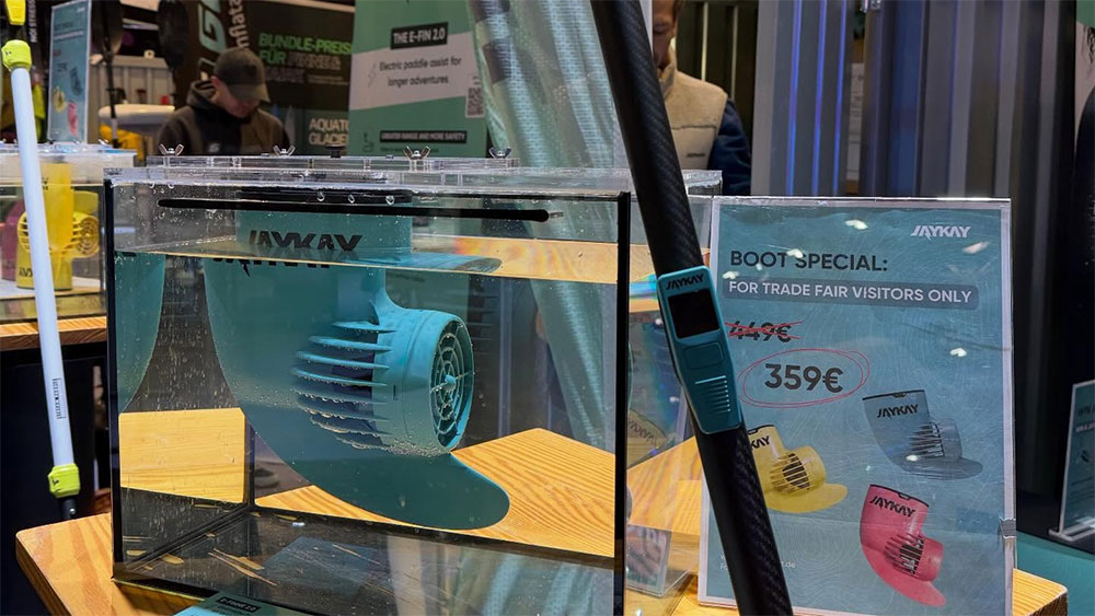 JAYKAY présente son aileron avec moteur pour paddle