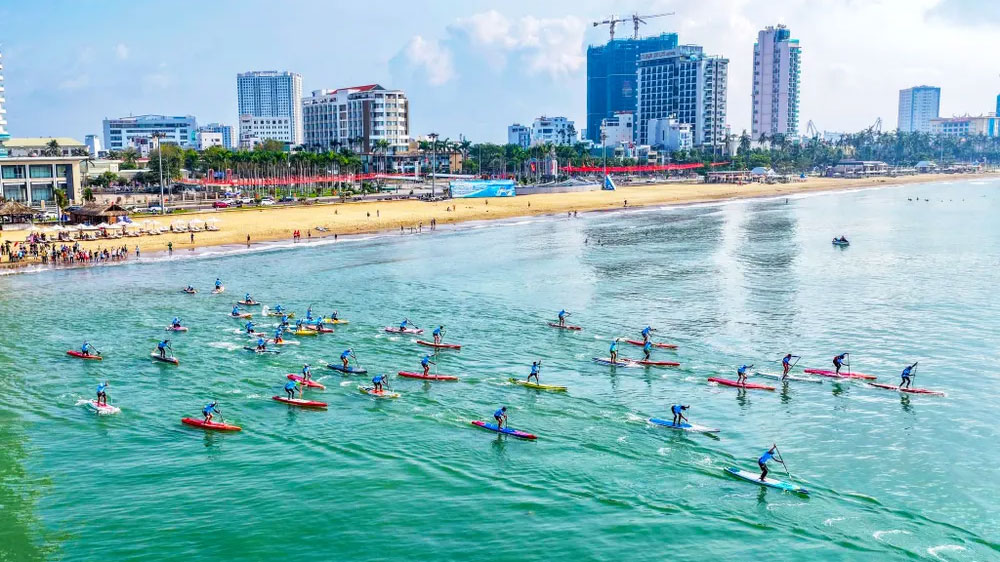Quy Nhon, 120 athlètes pour une course de stand up paddle